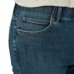 'Lee' Men's Extreme Motion Regular Fit Straight Leg - Cromwell -Outdoor Clothing Shop 2016052 BD02 SWBD PRD 1024x1024@2x