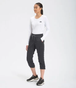 'The North Face' Women's Aphrodite 2.0 Capri - Asphalt Grey 8 'The North Face' Women's Aphrodite 2.0 Capri - Asphalt Grey -Outdoor Clothing Shop NF0A2UO6 0C5 model34 1024x1024@2x