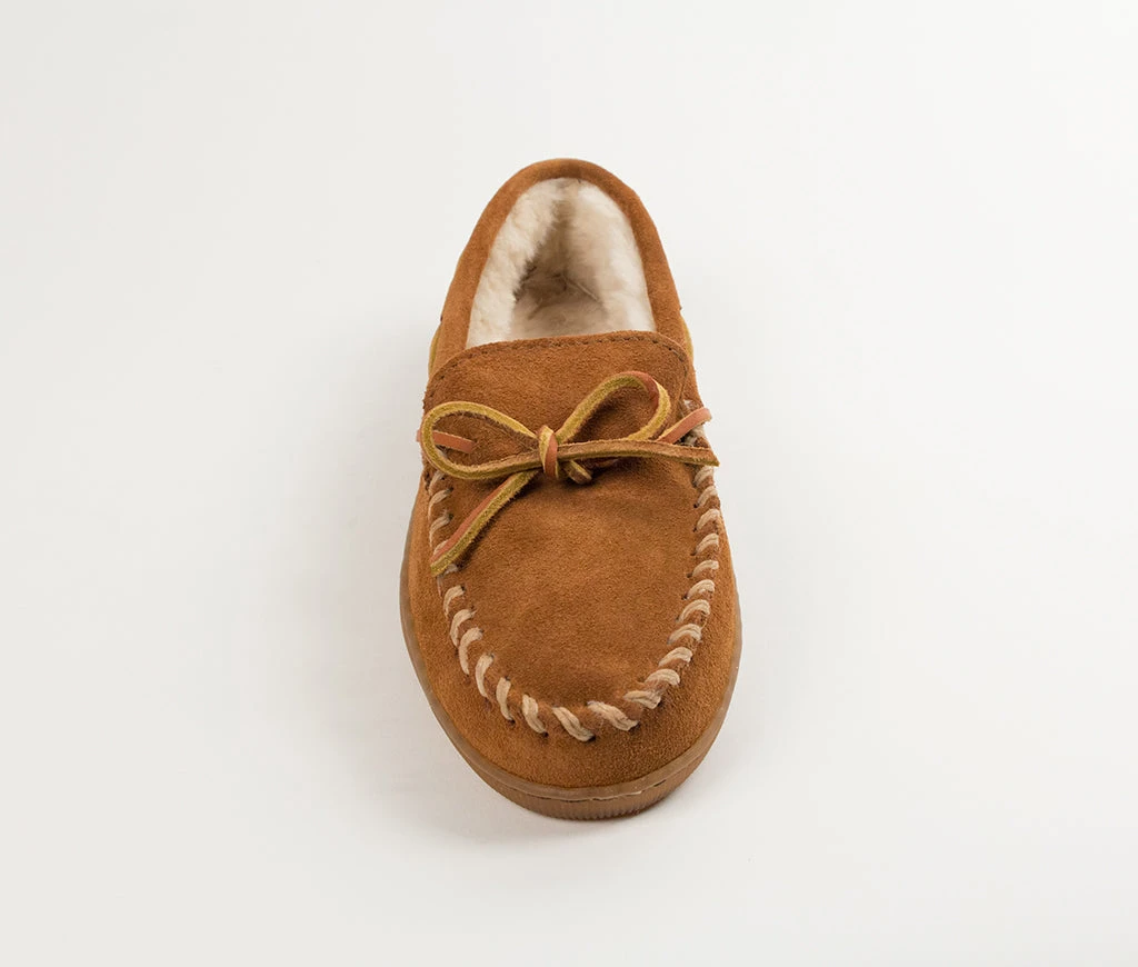 'Minnetonka' Men's Pile Lined Hardsole Moc Slipper - Brown 4 'Minnetonka' Men's Pile Lined Hardsole Moc Slipper - Brown - Image 4