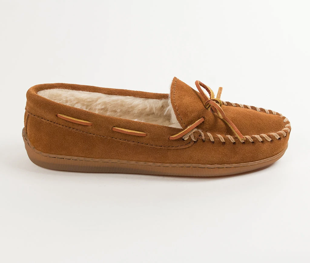 'Minnetonka' Men's Pile Lined Hardsole Moc Slipper - Brown 2 'Minnetonka' Men's Pile Lined Hardsole Moc Slipper - Brown - Image 2